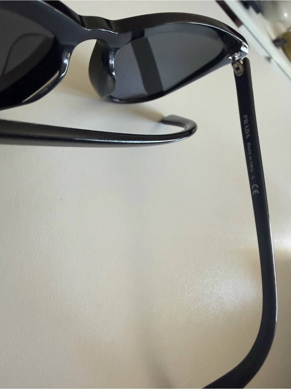 Black Cat-Eye Sunglasses - Picture 3 of 3